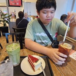 Pacific Coffee - Good drink and cheese cake.