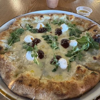 Centro Cali Brewing - Four 4 Cheeses & Figs Pizza - Breweries Near Me - Bakersfield, California Centro Cali Brewing - Four 4 Cheeses & Figs Pizza - Breweries Near Me - Bakersfield, California