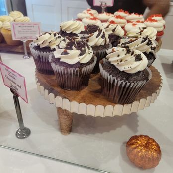 Doughgirl Cupcakes - Patisserie/Cake Shop Near Me - Brooklyn, New York