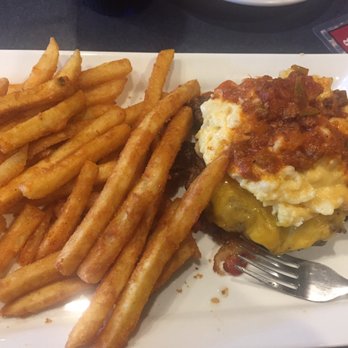 Dunwellz - Mac and cheese chili burger - Burgers Near Me - Mint Hill, North Carolina Dunwellz - Mac and cheese chili burger - Burgers Near Me - Mint Hill, North Carolina