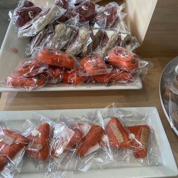 Tailwaggers & Tailwashers Hollywood - Yummy treats for your pup. - Pet Stores Near Me - Los Angeles, California Tailwaggers & Tailwashers Hollywood - Yummy treats for your pup. - Pet Stores Near Me - Los Angeles, California