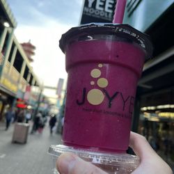 Joy Yee Noodle - Dragon fruit and mango freeze! Very fresh since I had a slight allergic reaction on my lips
