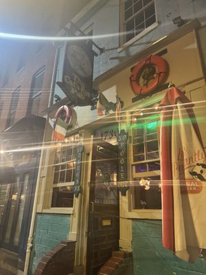 Cat's Eye Pub by null