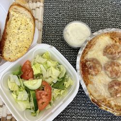 Nonno’s Kitchen & Grill - Spaghetti and meatballs with side salad and garlic bread