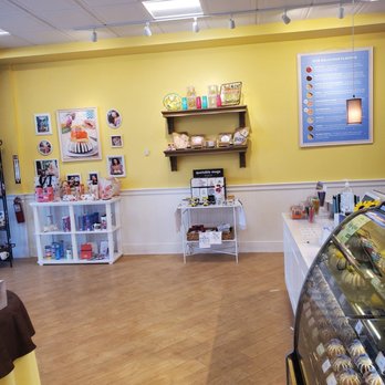Nothing Bundt Cakes - Cute inside decor - Bakeries Near Me - Stow, Ohio Nothing Bundt Cakes - Cute inside decor - Bakeries Near Me - Stow, Ohio