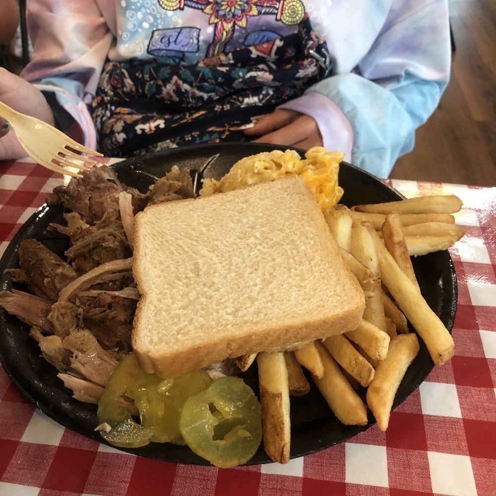 Fat Boy's Bar-B-Que Ranch - ows a plate of food - Barbeque Near Me - Prattville, Alabama