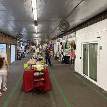 Fleamasters Fleamarket - Aisle long display, one of approximately 8 aisles. - Flea Markets Near Me - Fort Myers, Florida Fleamasters Fleamarket - Aisle long display, one of approximately 8 aisles. - Flea Markets Near Me - Fort Myers, Florida
