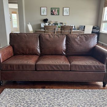 Fischer Auction & Appraisal - Absolutely beautiful leather sofa - Auction Houses Near Me - Alpine, California Fischer Auction & Appraisal - Absolutely beautiful leather sofa - Auction Houses Near Me - Alpine, California