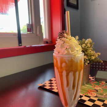Mandy's Fast food - Peanut butter milkshake - Burgers Near Me - Skene, O Mandy's Fast food - Peanut butter milkshake - Burgers Near Me - Skene, O
