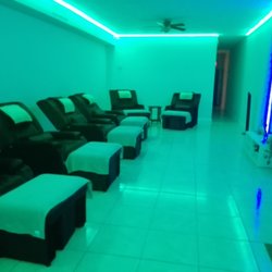 Chi Foot Massage - Our arrangement of massage chairs!