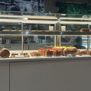 Le Belisse Cafe - Pastry display - Desserts Near Me - Vancouver, British Columbia Le Belisse Cafe - Pastry display - Desserts Near Me - Vancouver, British Columbia