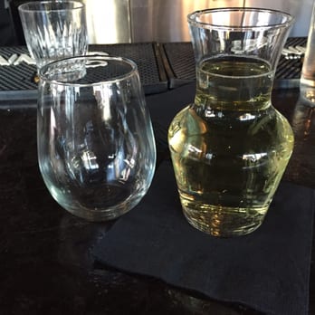 Fox On John - Sauvignon blanc - Bars Near Me - Toronto, Ontario