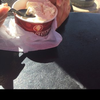 Cold Stone Creamery - Cookies and cream hardly has any cookies - Ice Cream & Frozen Yogurt Near Me - Cypress, California Cold Stone Creamery - Cookies and cream hardly has any cookies - Ice Cream & Frozen Yogurt Near Me - Cypress, California