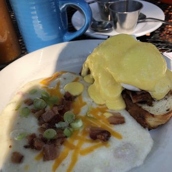 Chow - Vinny with cheddar bacon grits - Breakfast & Brunch Near Me - Bend, Oregon