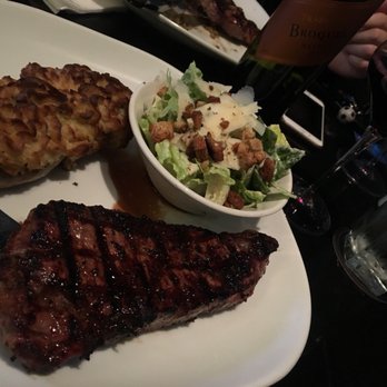 Moxies Vaughan Colossus Restaurant - Canadian (New) Near Me - Woodbridge, Ontario