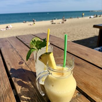 La Deliciosa - NA mule and NA pina colada - Burgers Near Me - Barcelona, B La Deliciosa - NA mule and NA pina colada - Burgers Near Me - Barcelona, B