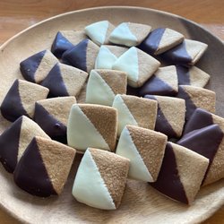 Ulu shortbread cookies, baked in house, and dipped in 70% Dark, Dark Milk, or White Chocolate.