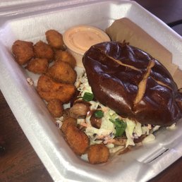 Jackfruit sandwich with sweet potato tots and spicy mayo Jackfruit sandwich with sweet potato tots and spicy mayo