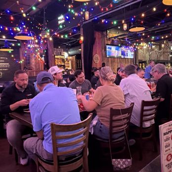 Bub City - Monday Night kitchen can't get it right on a burger at 1/2 full. - Bars Near Me - Rosemont, Illinois