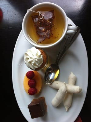 Château de Villiers-le-Mahieu by null