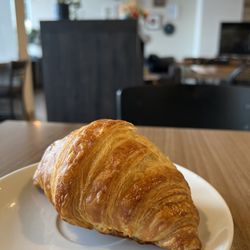 ES Café - Butter croissants were just coming out of the oven when I arrived. A level up on anything I've tried in Toronto!! The aroma alone omg!!!!!