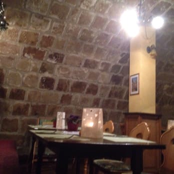 Kartoffelkeller - Ein paar Minuten eines leeren Tisches. Sonst voll - German Near Me - Halberstadt, ST Kartoffelkeller - Ein paar Minuten eines leeren Tisches. Sonst voll - German Near Me - Halberstadt, ST