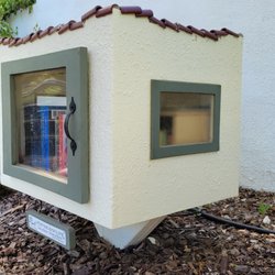 Gillette Crescent Little Free Library - Very well constructed.
