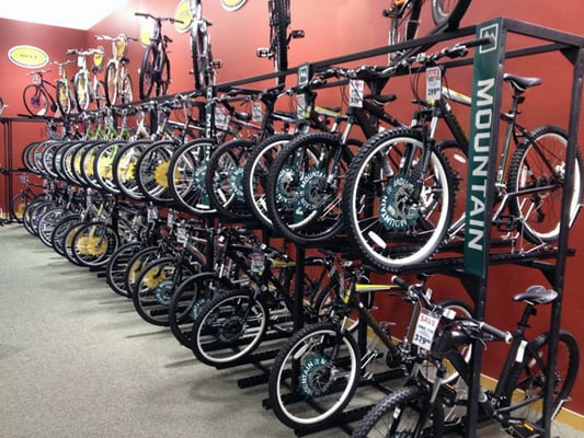 DICK'S Sporting Goods by null