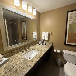 Isle Casino Hotel Bettendorf - A Caesars Rewards Destination - Bathroom