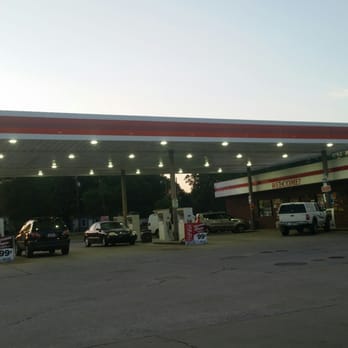 Auto Stop Food Mart - cars parked in front of a gas station - Convenience Stores Near Me - Gaffney, South Carolina Auto Stop Food Mart - cars parked in front of a gas station - Convenience Stores Near Me - Gaffney, South Carolina
