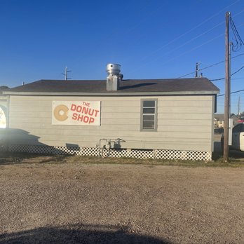 Donut Shop - a truck parked in front of a donut shop - Bakeries Near Me - Needville, Texas Donut Shop - a truck parked in front of a donut shop - Bakeries Near Me - Needville, Texas