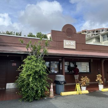 W & M Bar-B-Q Burger - Burgers Near Me - Honolulu, Hawaii