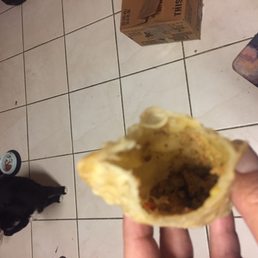 Empanadillas de carne vacia, despues de una mordida Empanadillas de carne vacia, despues de una mordida