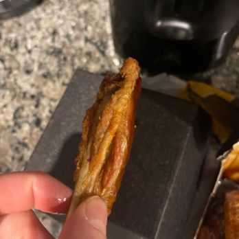 Buffalo Wild Wings - Dry wings with no sauce on them - American Near Me - San Antonio, Texas