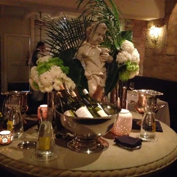 Auberge du Pommier - Decor - French Near Me - Toronto, Ontario