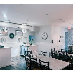 Charlie's Restaurant - Forest Park