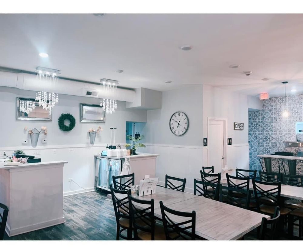 Charlie's Restaurant - Forest Park