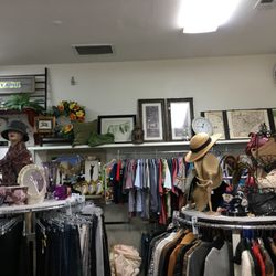 Economy Shop - Clothes racks
