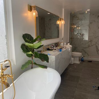 California's Choice Construction - a bathroom with a large tub - General Contractors Near Me - Reseda, California California's Choice Construction - a bathroom with a large tub - General Contractors Near Me - Reseda, California