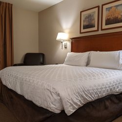 Candlewood Suites Burlington - King size bed