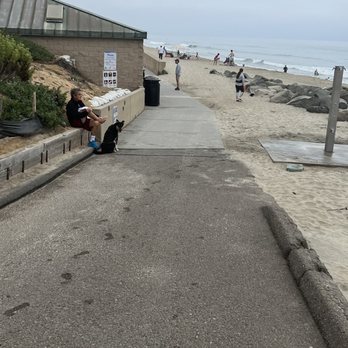 Frazee Beach - Restroom & outdoor shower area - Beaches Near Me - Carlsbad, California