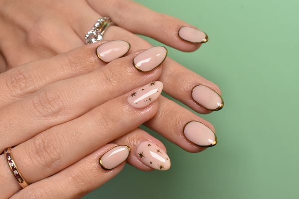 Hello Birdie Nail & Lash Lab by null