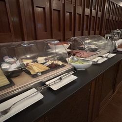 Cap Polonio - Das Frühstücksbüffet im stilvoll eingerichteten Restaurant Rolin ist fein bestückt