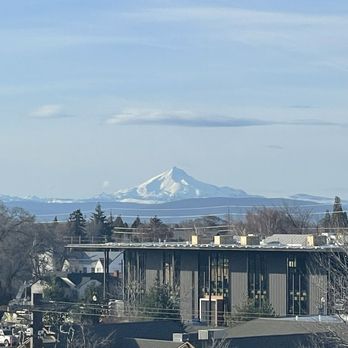 SCP Redmond Hotel - Great views from rooftop bar - Hotels Near Me - Redmond, Oregon SCP Redmond Hotel - Great views from rooftop bar - Hotels Near Me - Redmond, Oregon