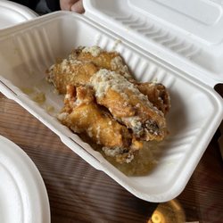 The best garlic wings