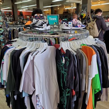 Buffalo Exchange - Used, Vintage & Consignment Near Me - Sherman Oaks, California