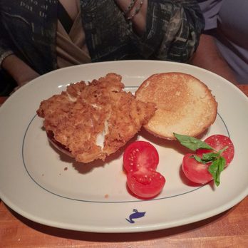 Houston's Restaurant - Fish sandwich - American Near Me - Pompano Beach, Florida
