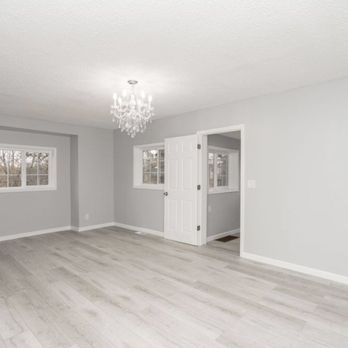 Quintanillas Construction - laminated floor & window - Roofing Near Me - Des Moines, Iowa