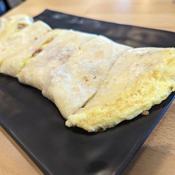 Yi Mei - Egg pancakes with Taiwanese sausage - Taiwanese Near Me - San Gabriel, California Yi Mei - Egg pancakes with Taiwanese sausage - Taiwanese Near Me - San Gabriel, California