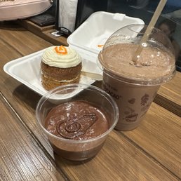 mouse, carrot cake and cold chocolate drink